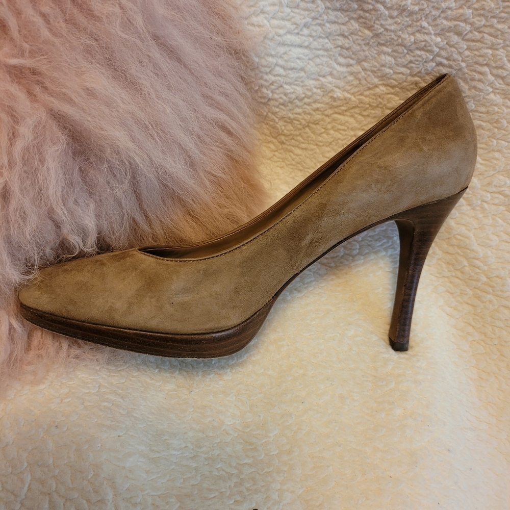 Ann Taylor Camel Suede Pumps